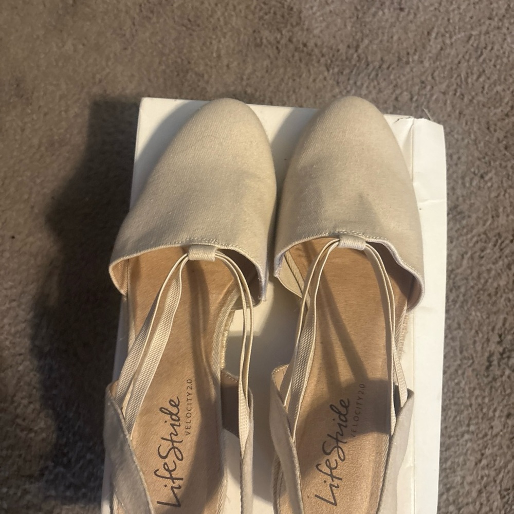 Life Stride Women's Beige Loafers